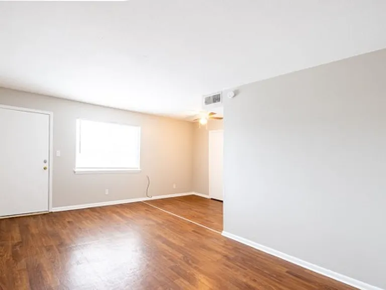 Eagle's Nest Apartments — Photo 28
