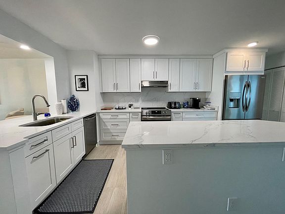 5th image of 4101 Ocean Dr APT 4A