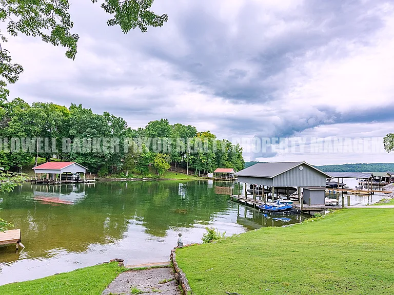 165 Lakeshore Ct — Photo 49