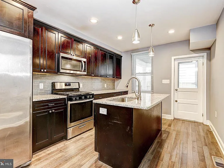 822 S Highland Ave — Photo 8
