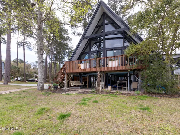 211 Fannie Creek Lane, Sneads Ferry, NC 28460