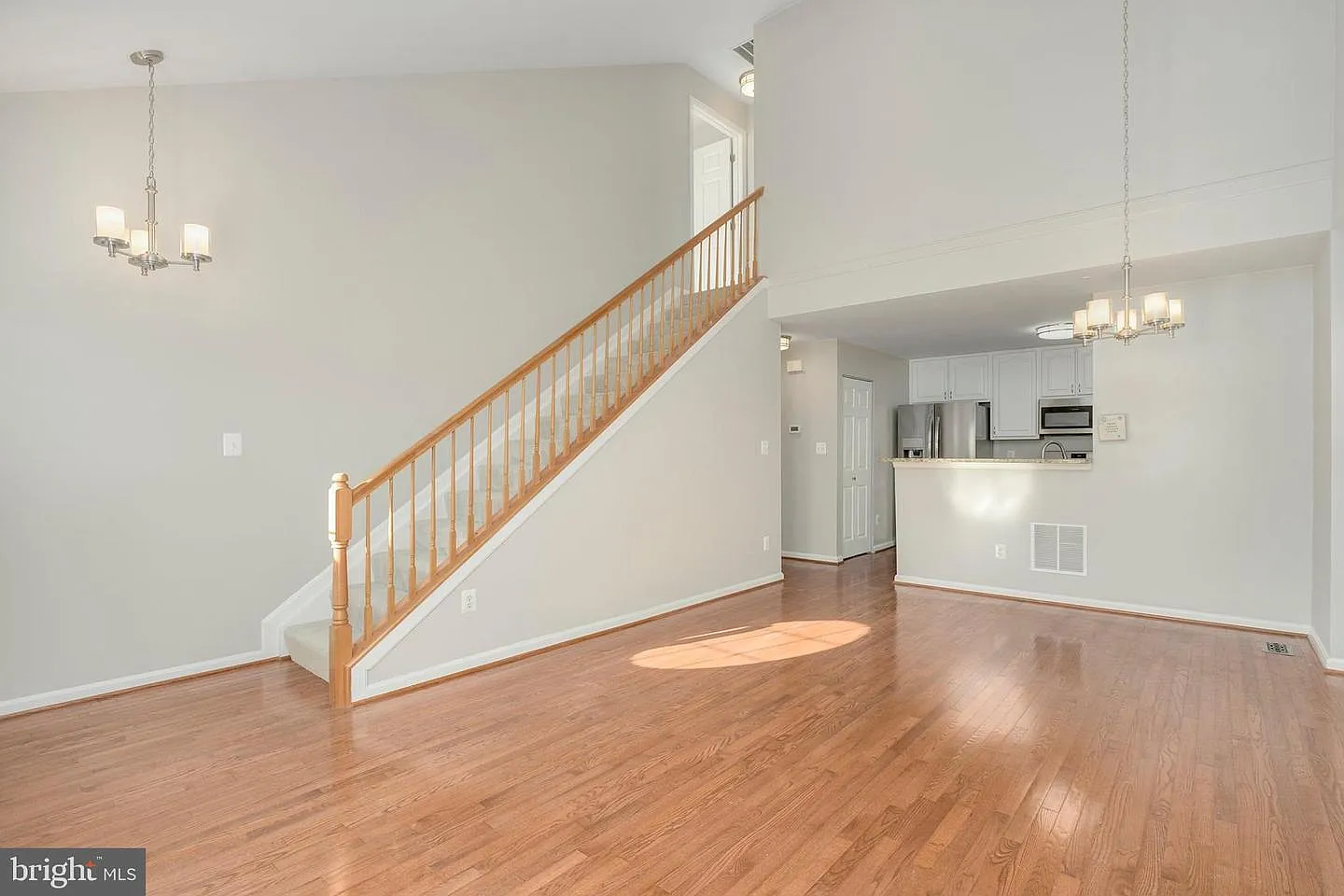 3 bed, 1361 sqft, $3,150 — Photo 3