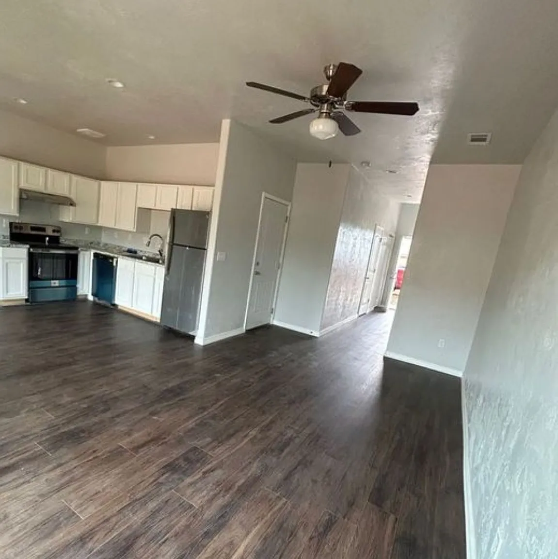 3 bed, 1275 sqft, $1,198 — Photo 2