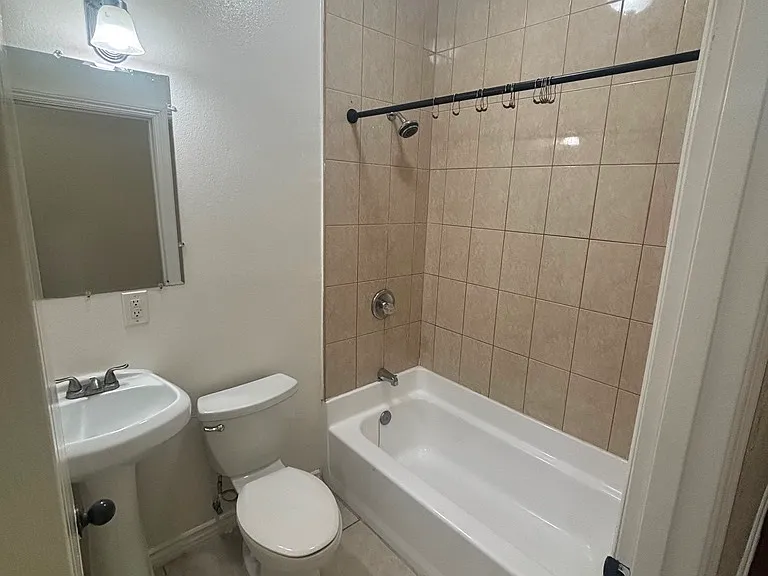 5900 S Hoover St #1 — Photo 6