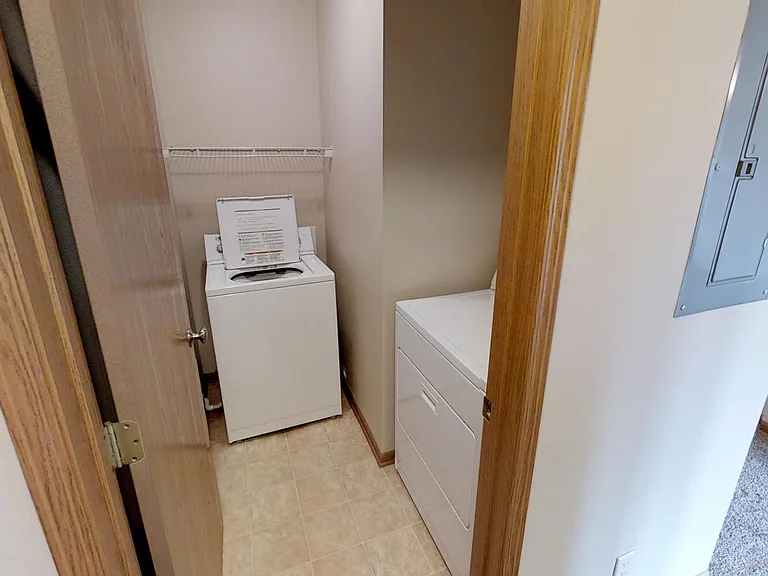 1409 Walton Dr — Photo 4