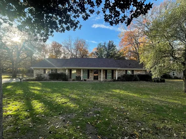 125 Donniebrook Dr, Palestine, TX 75803