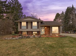 4065 Forsyth Dr, Troy, MI