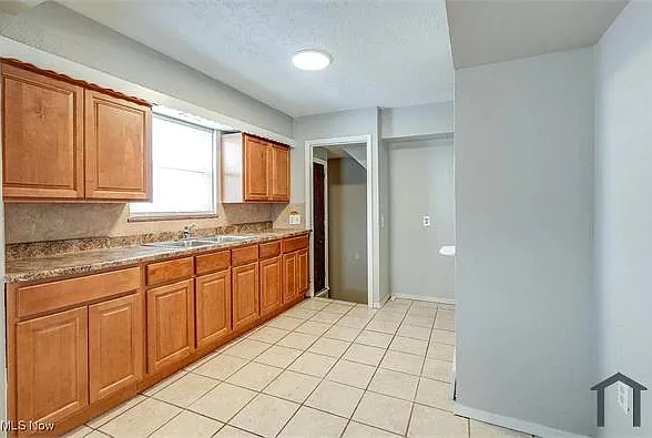 4 bed, 1413 sqft, $999 — Photo 2