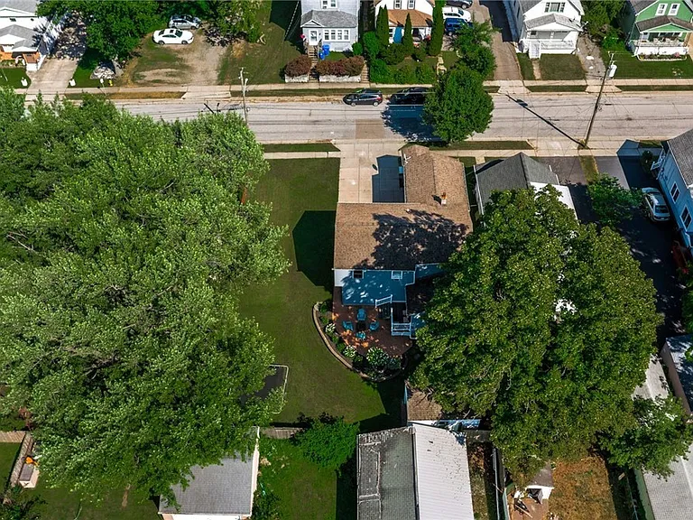 114 Flohr Ave — Photo 30