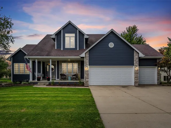 14308 Oak Brook Dr, Urbandale, IA 50323