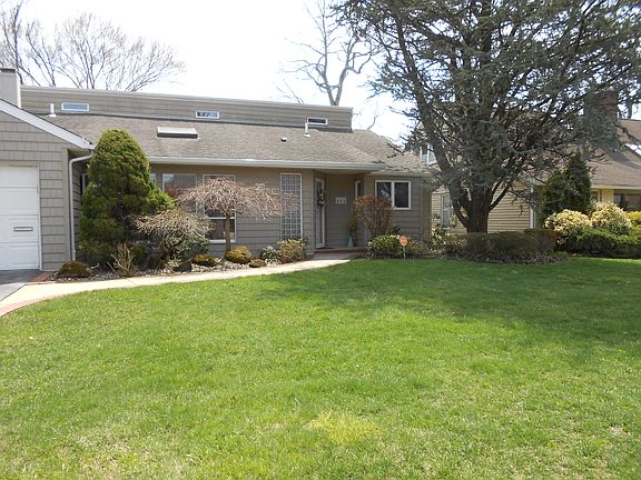 Street view front of house