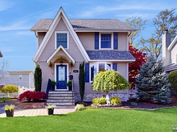 111 E Linden Ave, Dumont, NJ 07628