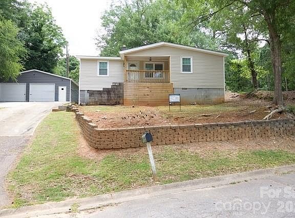 3rd image of 108 Dye St