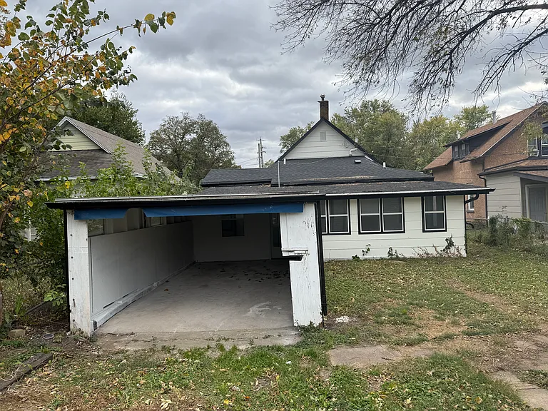 2050 E Grand Ave — Photo 17