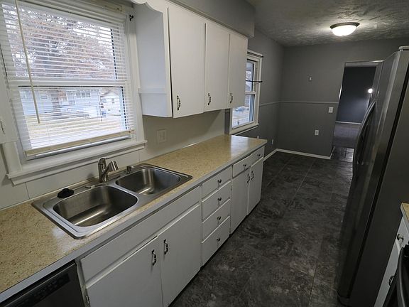 3rd image of 8809 Pine Dr