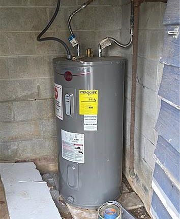 3rd image of 975 Maple St