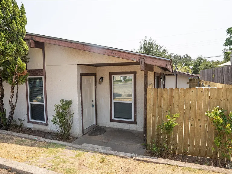 3003 Parker Ln #D — Photo 1