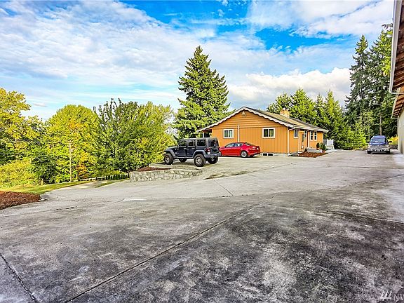 5th image of 3226 Pioneer Way E