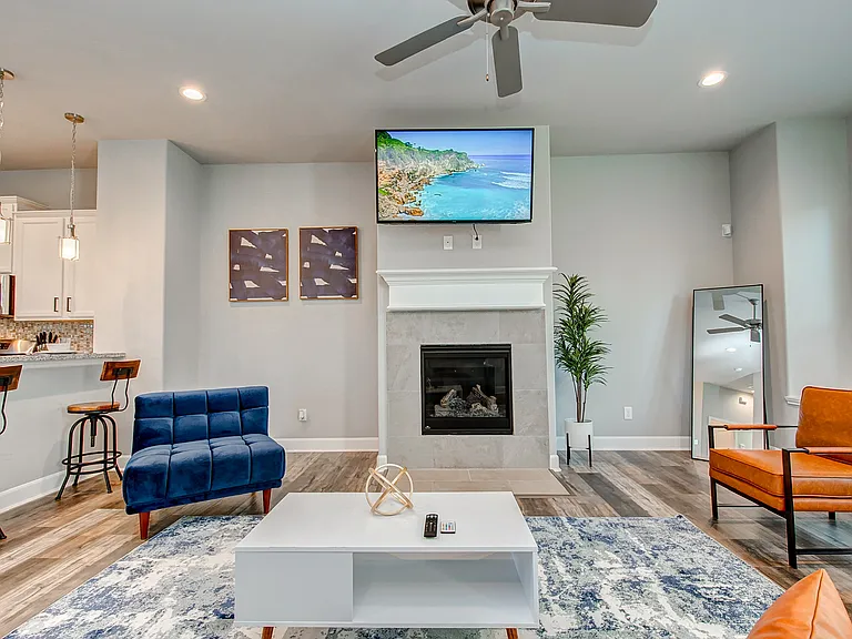 4151 Dupont St — Photo 10