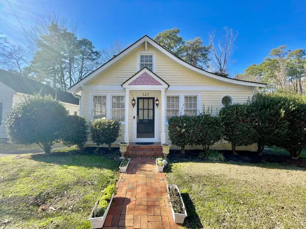 121 Hinsdale Ave, Fayetteville, NC 28305