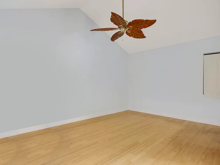 111 Seashore Dr — Photo 13
