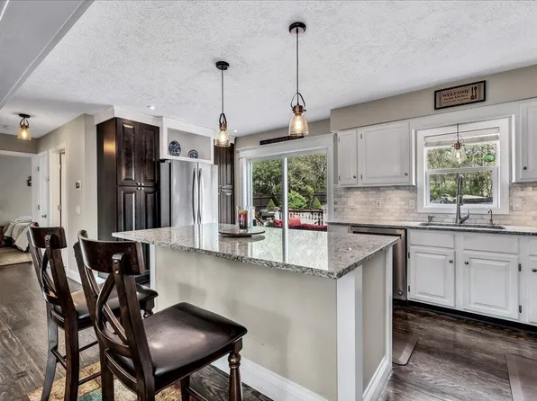 37 Coombs Lane, Mashpee, MA 02649