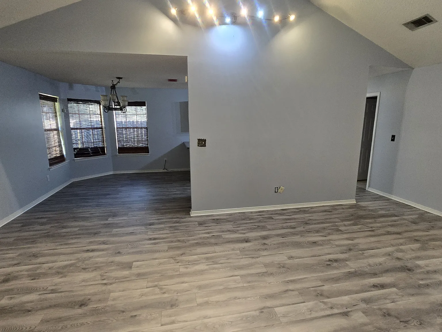 3 bed, 1920 sqft, $2,100 — Photo 4