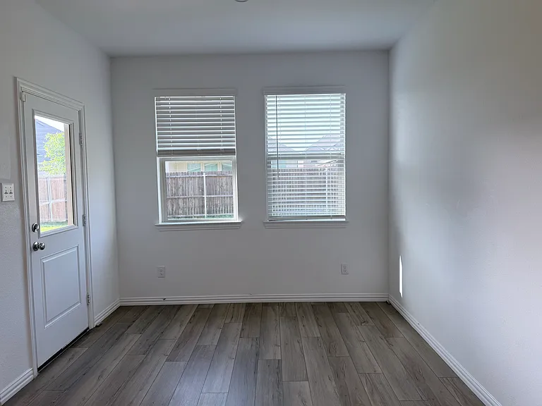 1200 Mahogany Ln — Photo 4