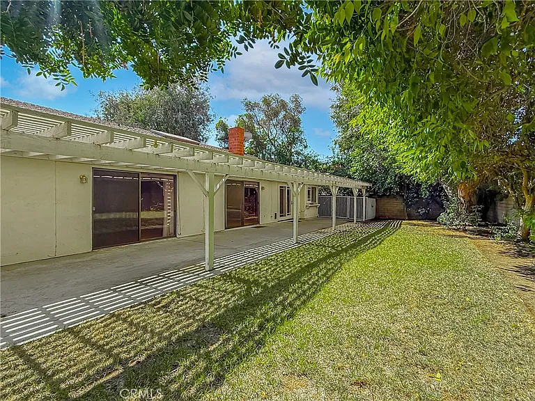 9201 Paso Robles Ave — Photo 52