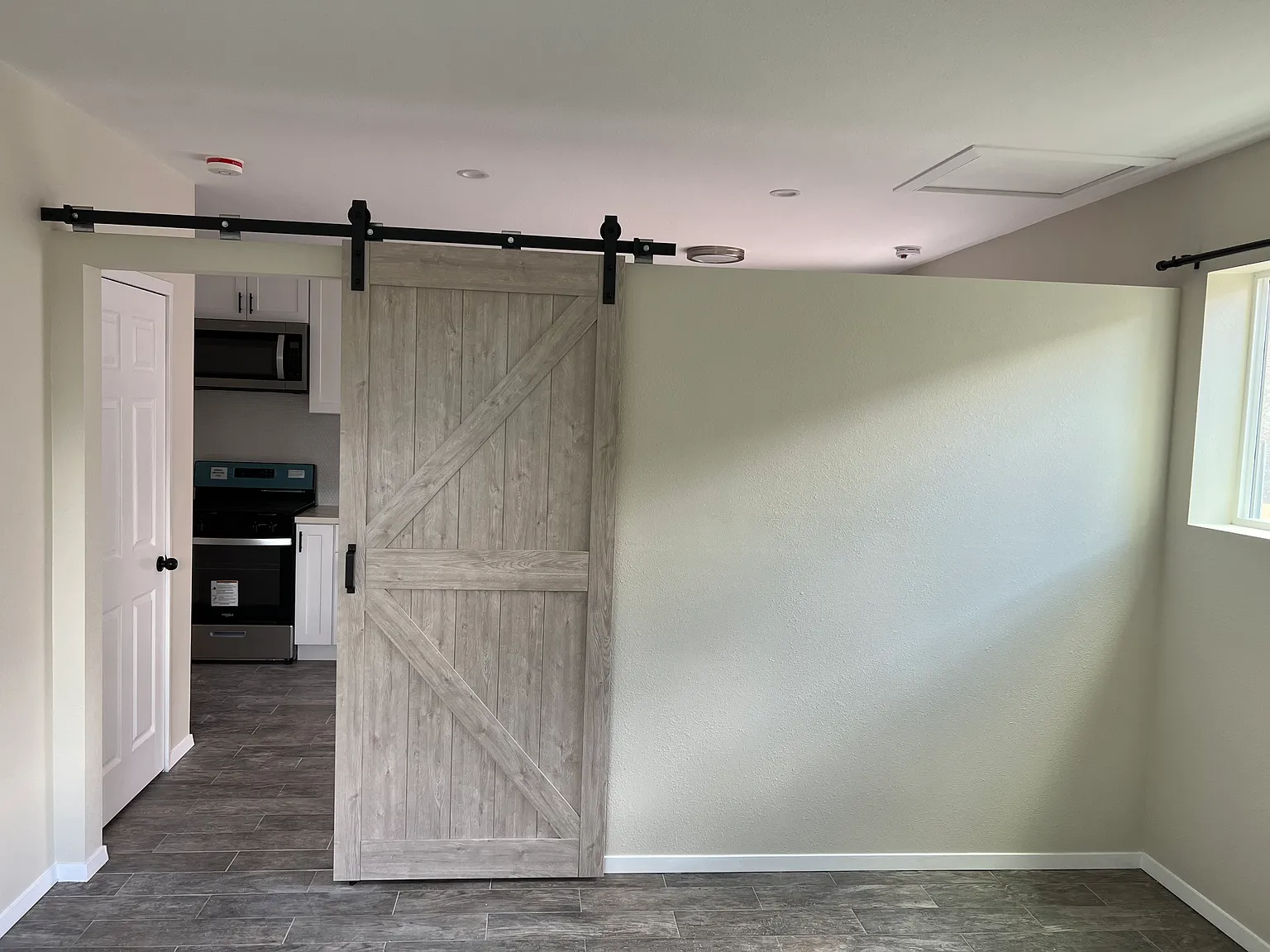 Studio, 400 sqft, $1,700 — Photo 3