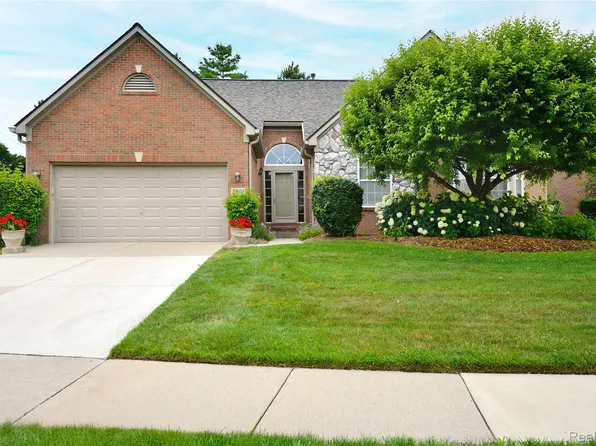 3801 Arbor Dr #94, Auburn Hills, MI 48326