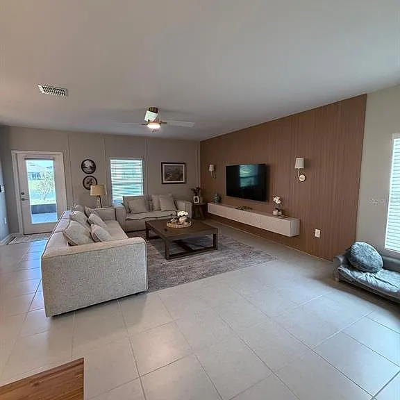 5617 Gingham Dr — Photo 3