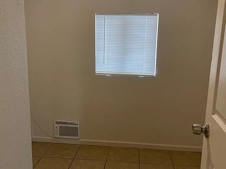 3348 E Cambridge Ave — Photo 9