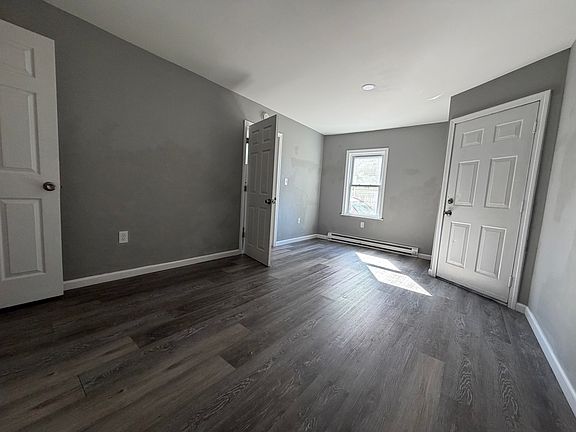 3rd image of 550 Baldwin St APT 1A
