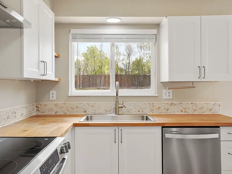2915 Monica Dr W — Photo 9