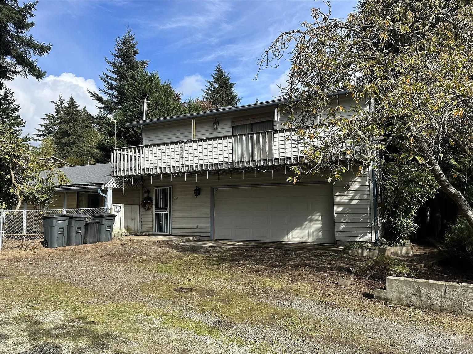 370 NE Larson photo 1