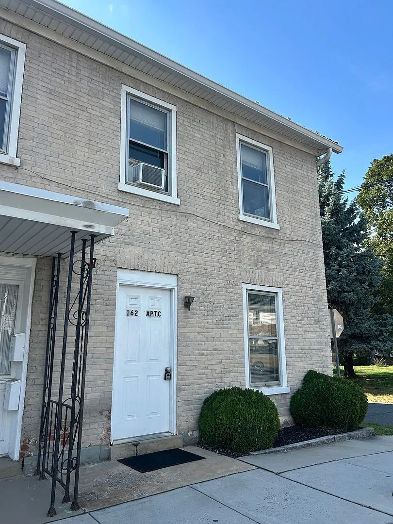 162 N. Carlisle Street — Photo 1
