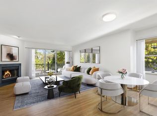 128 Panorama Dr, Edgewater, NJ 07020