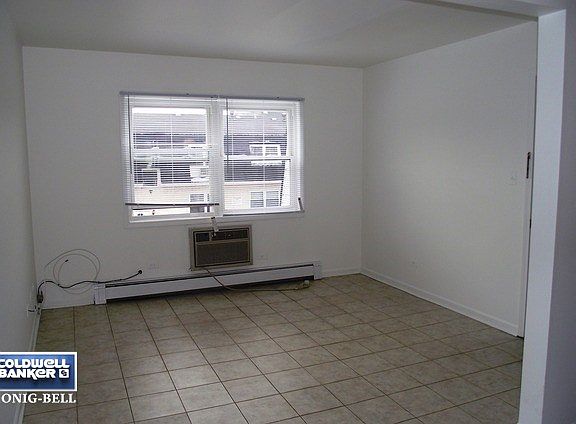 4th image of 5733 W 103rd St APT 2E