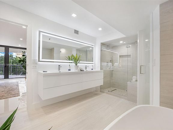 2nd image of 2843 S Bayshore Dr APT 5B