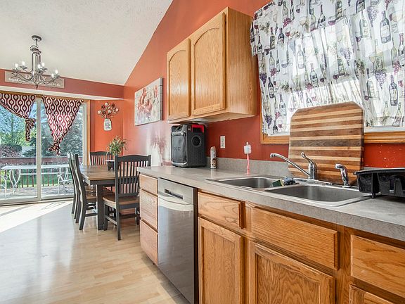 2nd image of 3028 Sunrise Ave
