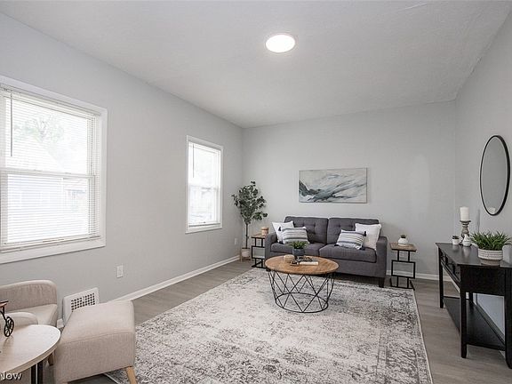 3rd image of 3125 W 70th St