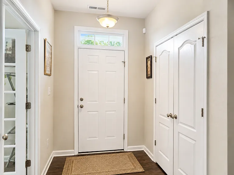 511 Waterside Dr #115 — Photo 2