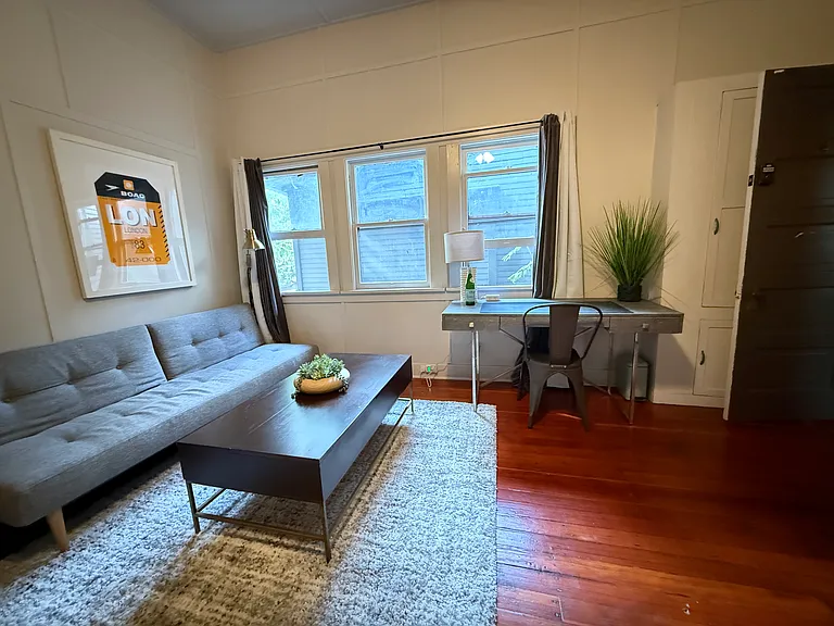 826 S Burlington Ave #4 — Photo 9
