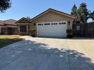 9909 Mona Lisa Ln, Bakersfield, CA 93312