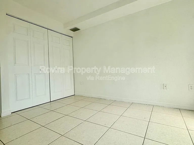 498 SW 6th St #303 — Photo 14