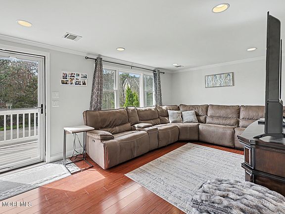 2nd image of 414 Nantucket Road