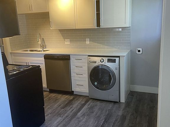 3rd image of 221 N Quince St #9