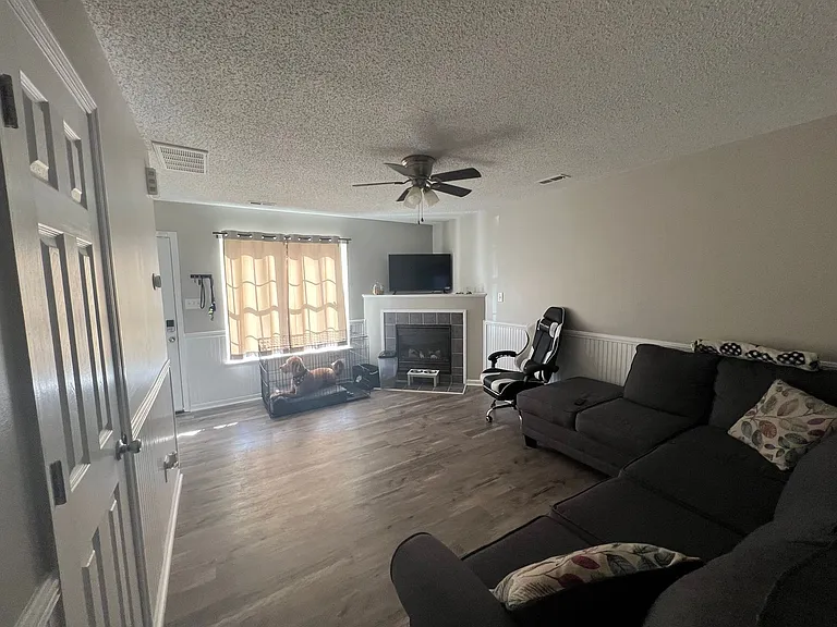205 Meadowbrook Ln — Photo 2