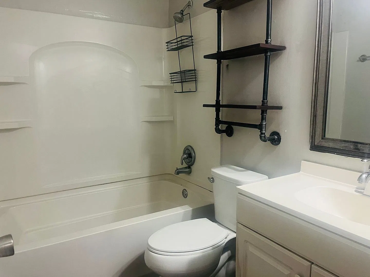 2 bed, 1.5 bath, $875 — Photo 4
